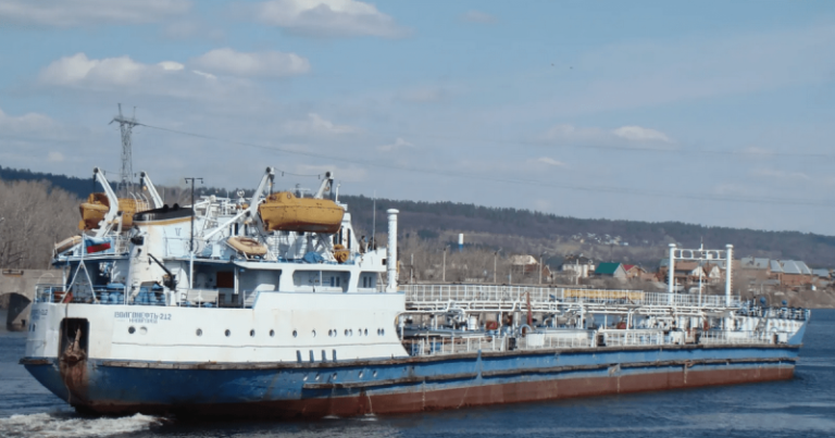 Частини танкера «Волгонефт-212» перебувають у водах України